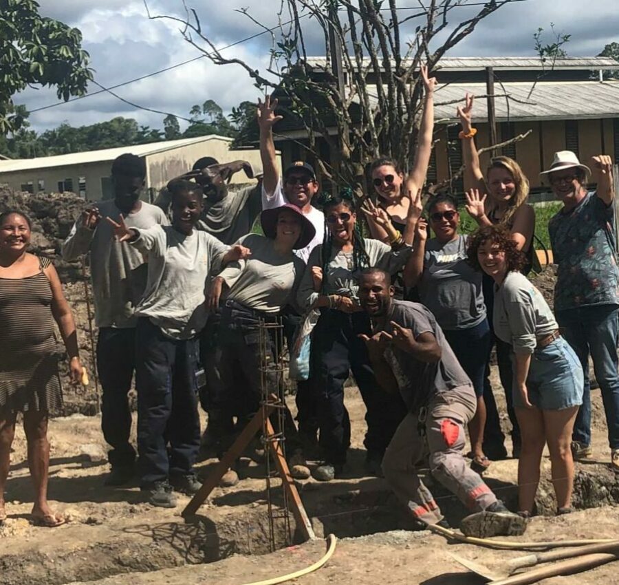 En Guyane, 3 Javvanaises à la découverte de la culture Amérindienne